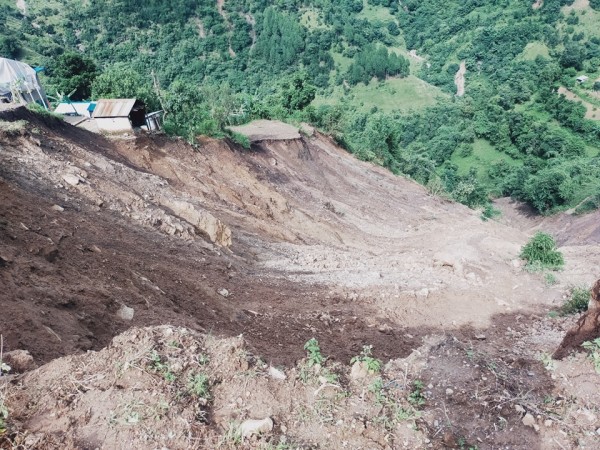 अविरल वर्षाका कारण दाङको बंगलाचुलीमा एकको मृत्यु एक वेपत्ता विभिन्न ठाउँमा लाखौँको क्षती